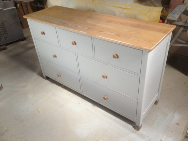 Chest of drawers